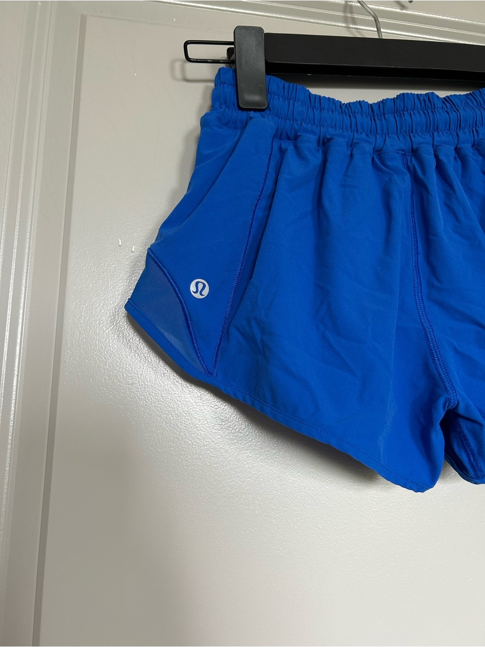lululemon athletica Women's Hotty Hot Athletic Running Shorts in Electric Blue - Picture 3 of 4